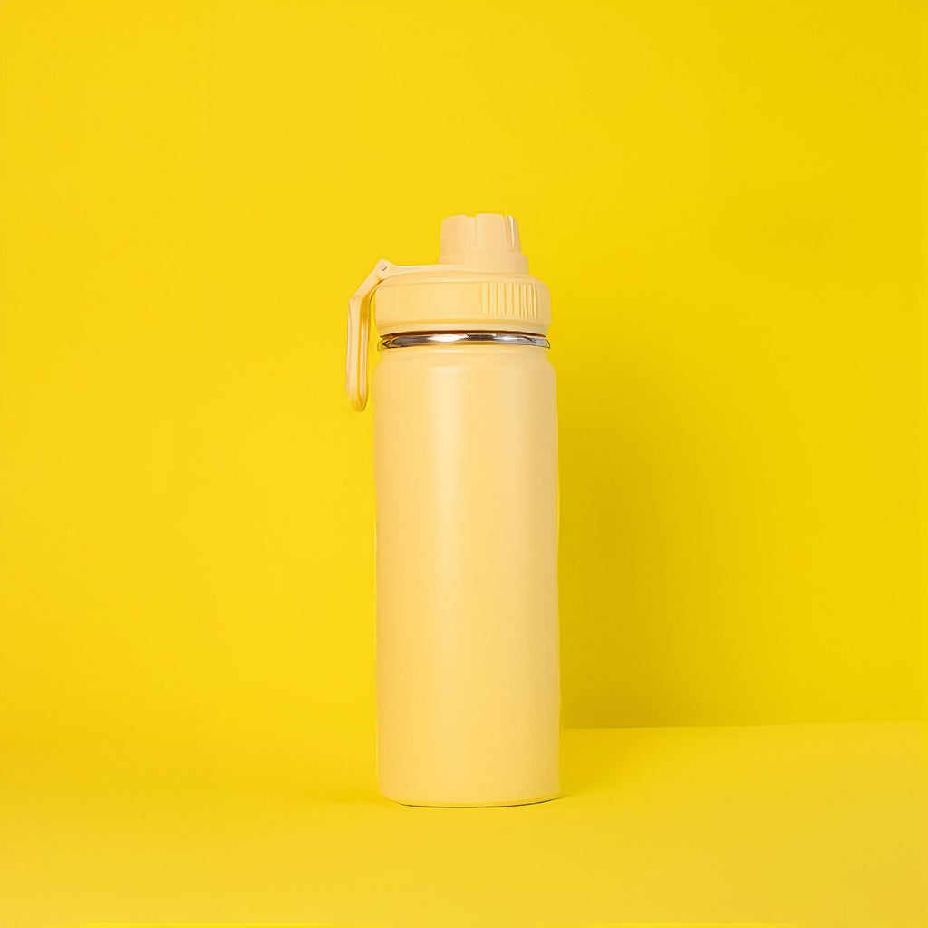 Garrafa com Alça e Bico 780ml em Aço Inox Amarela