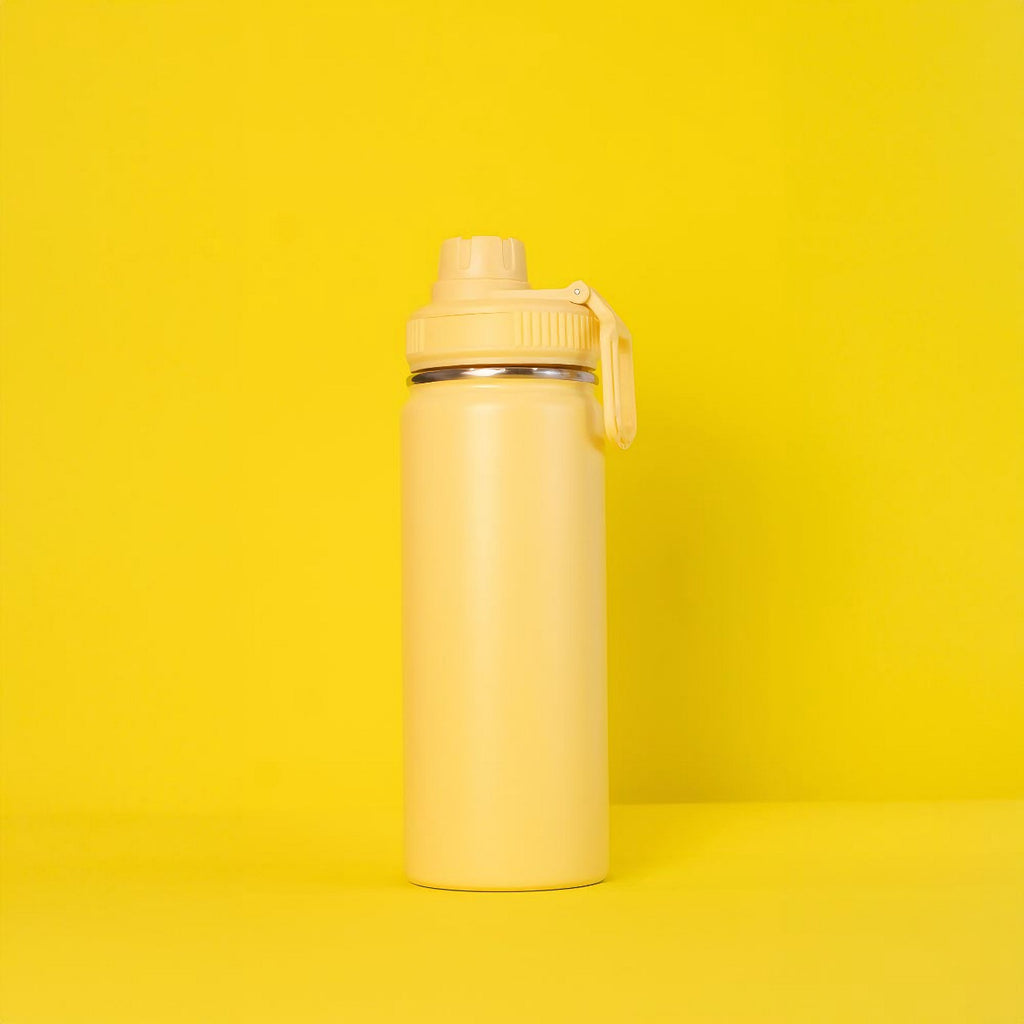 Garrafa com Alça e Bico 780ml em Aço Inox Amarela